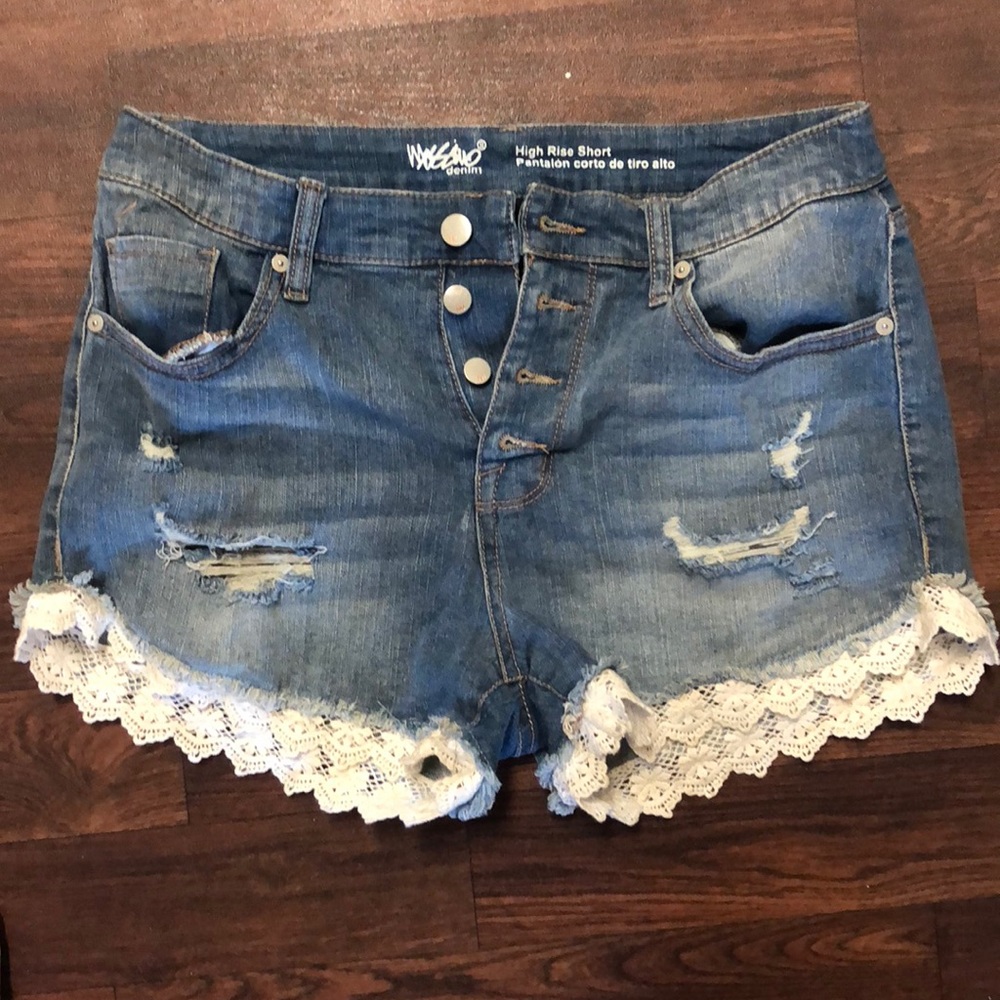 High wasted denim shorts! Size 10/30